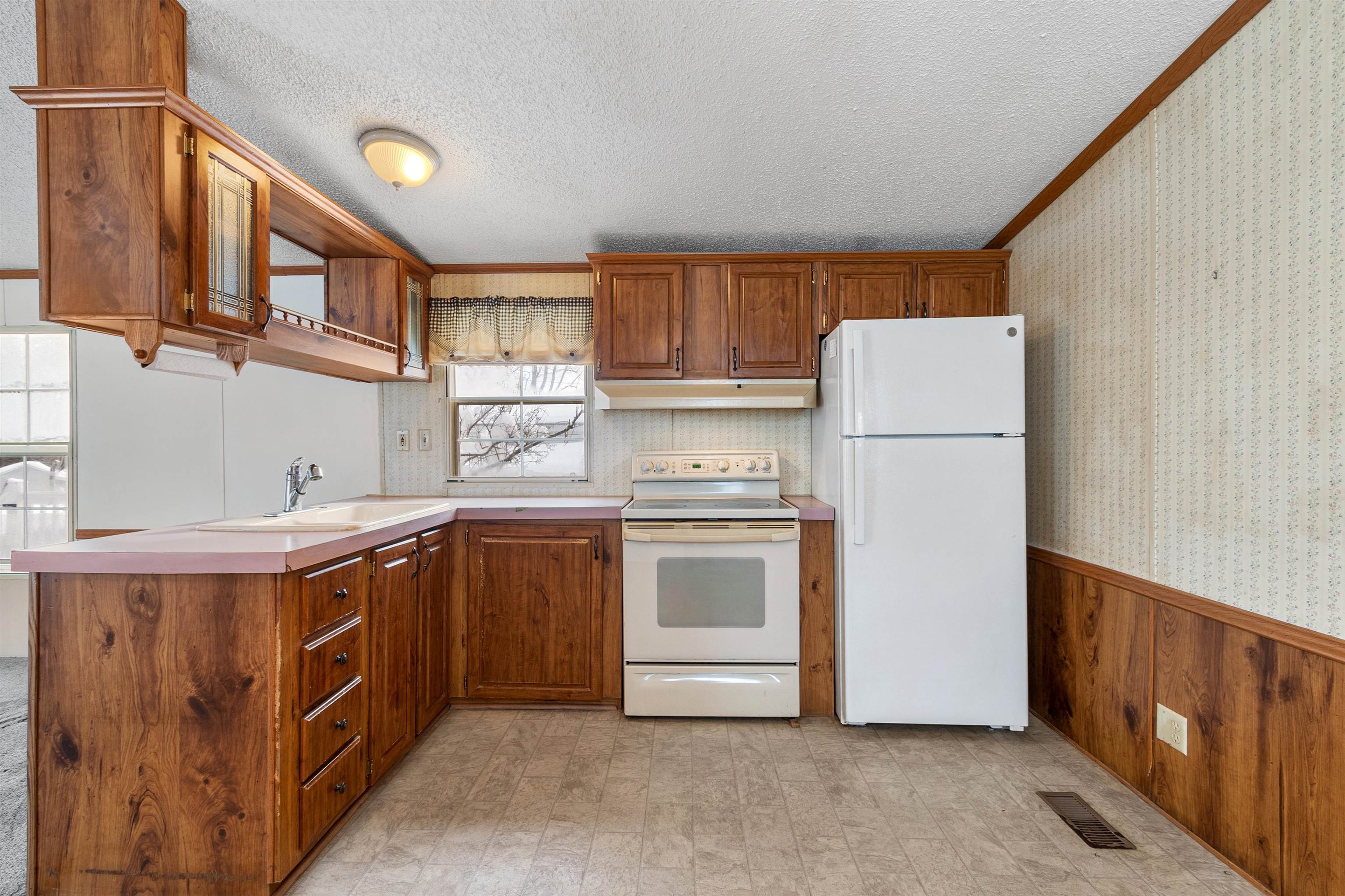 13 Parklane Road Hampstead, NH 03841 - Photo 6 of 29 Gallery Image 6