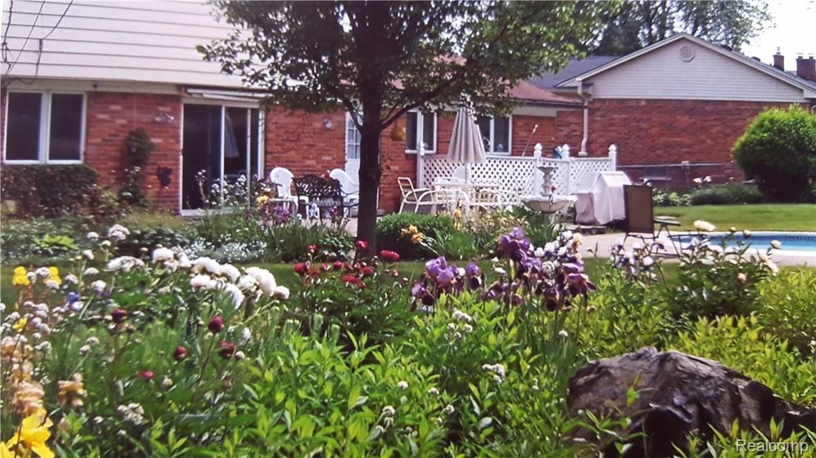 2060 Chalet Drive Rochester, MI 48309 - Photo 26 of 26 Lovingly manicured gardens