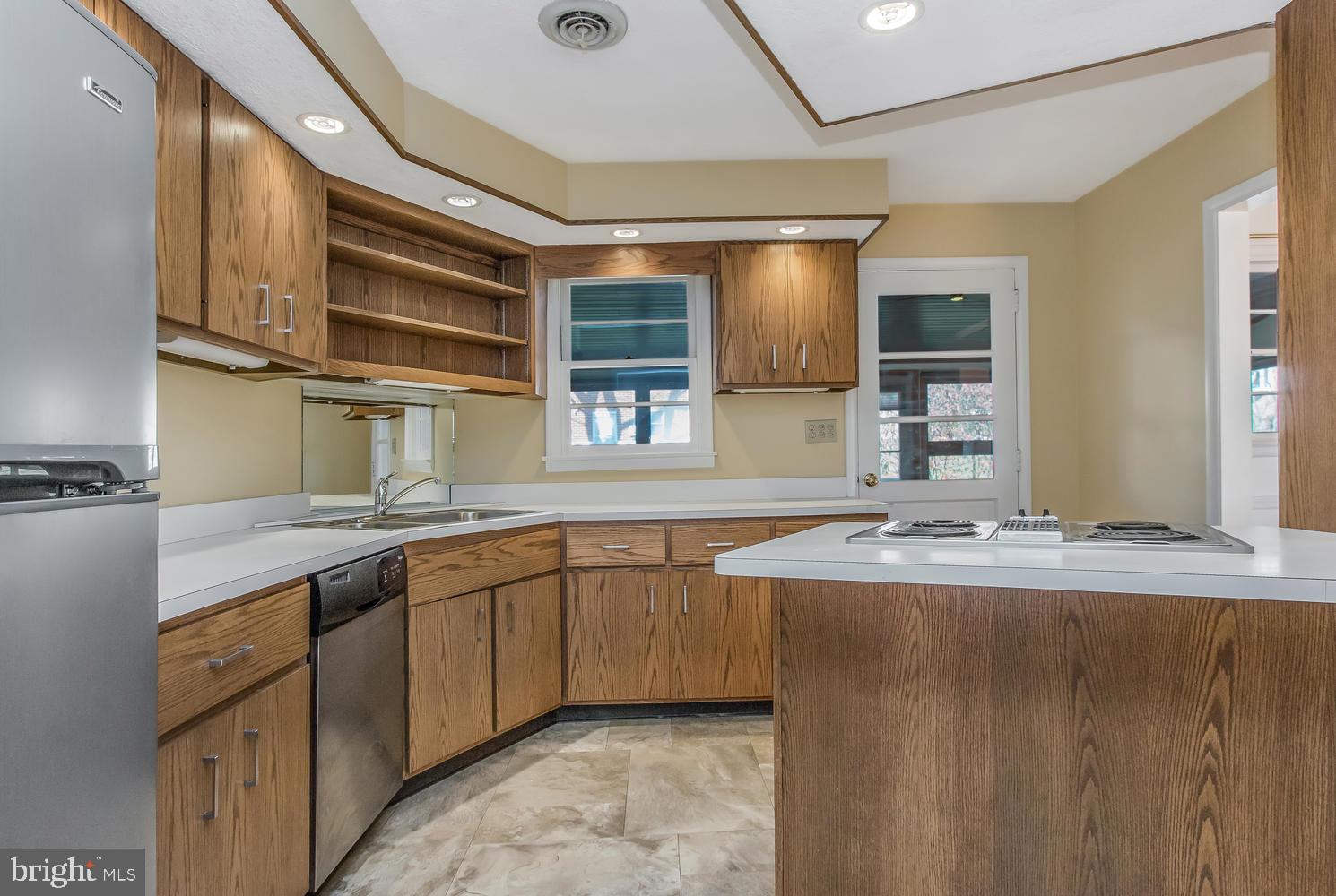 313 Potomac Road Wilmington, DE 19803 - Photo 8 of 25 Updated stainless steel appliances