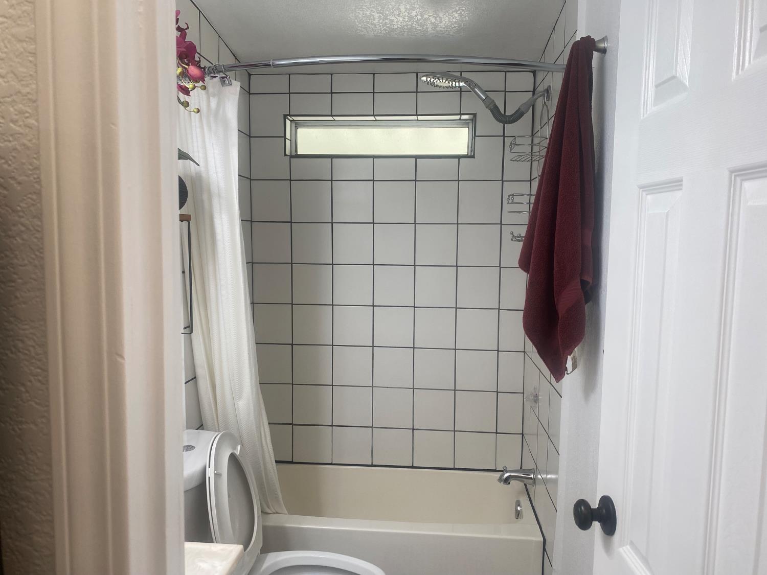 2575 South Willow, Unit 25 Fresno, CA 93725 - Photo 29 of 31 a bathroom with a bathtub and a shower