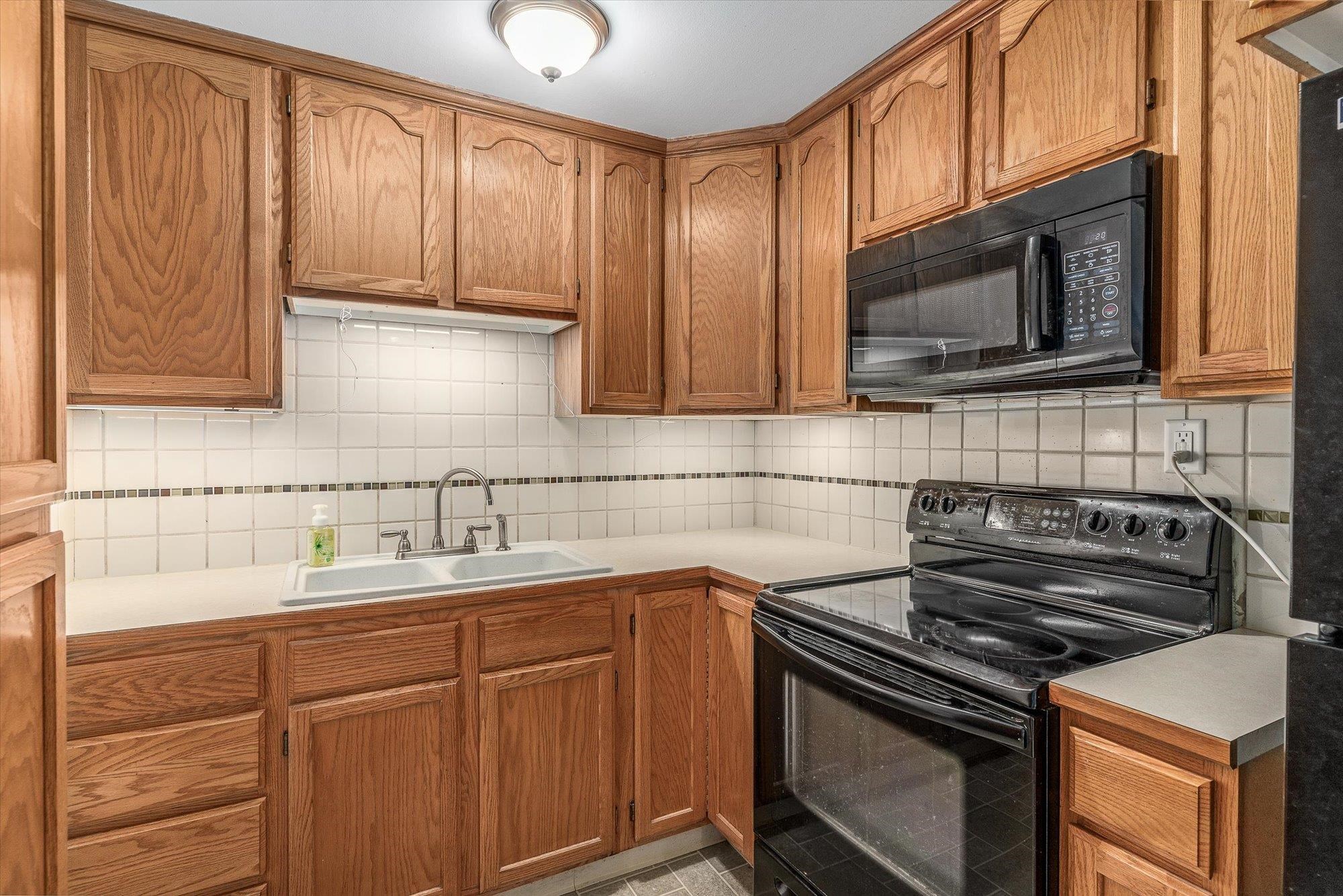 913 South Best Road Spokane Valley, WA 99037 - Photo 5 of 18