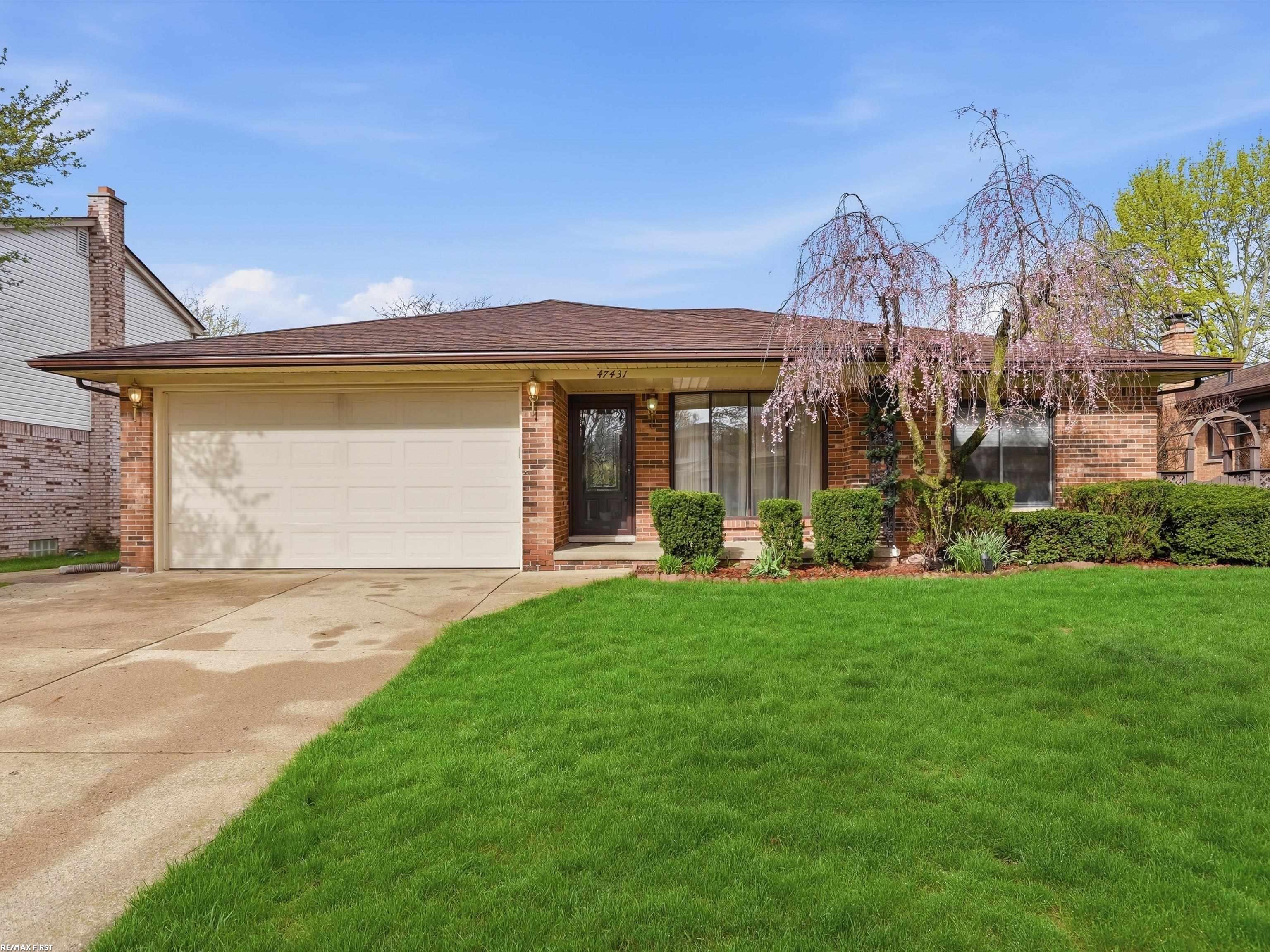47431 Kathleen Road Macomb, MI 48044 - Photo 1 of 50