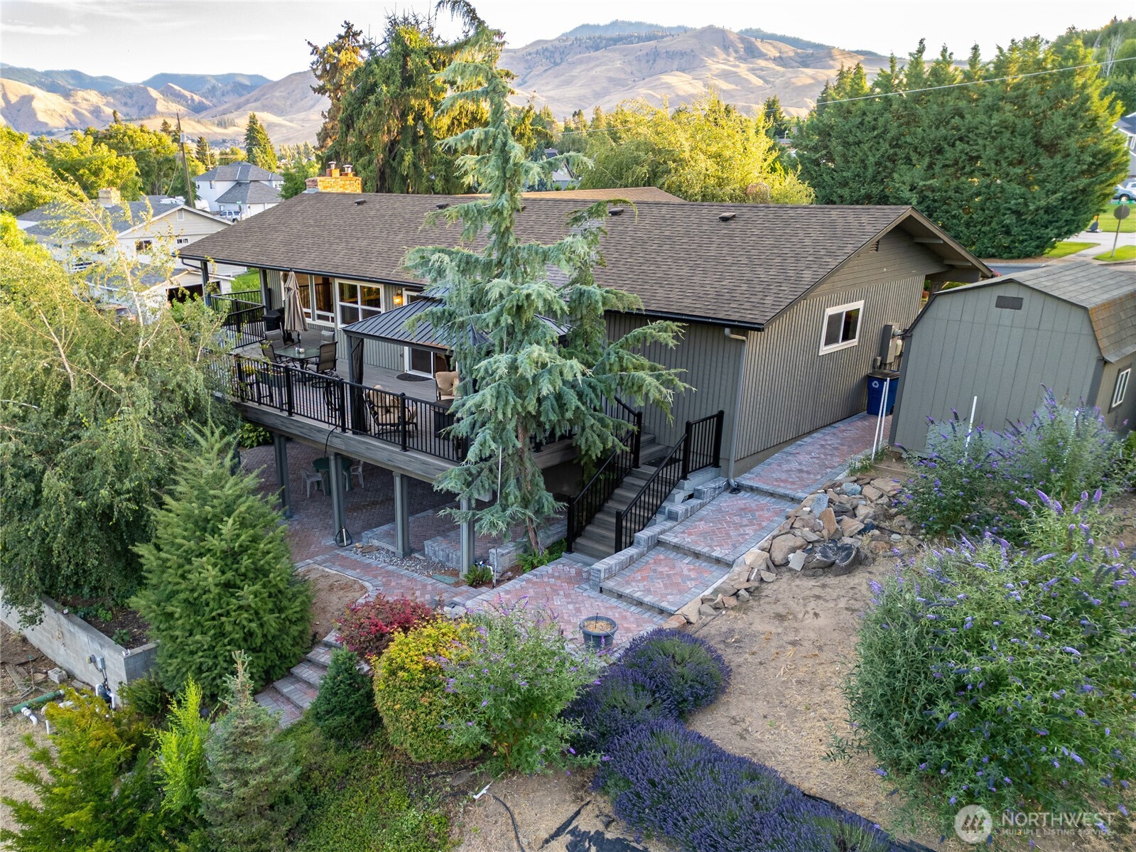 3275 Burch Mountain Road Wenatchee, WA 98801 - Photo 3 of 40