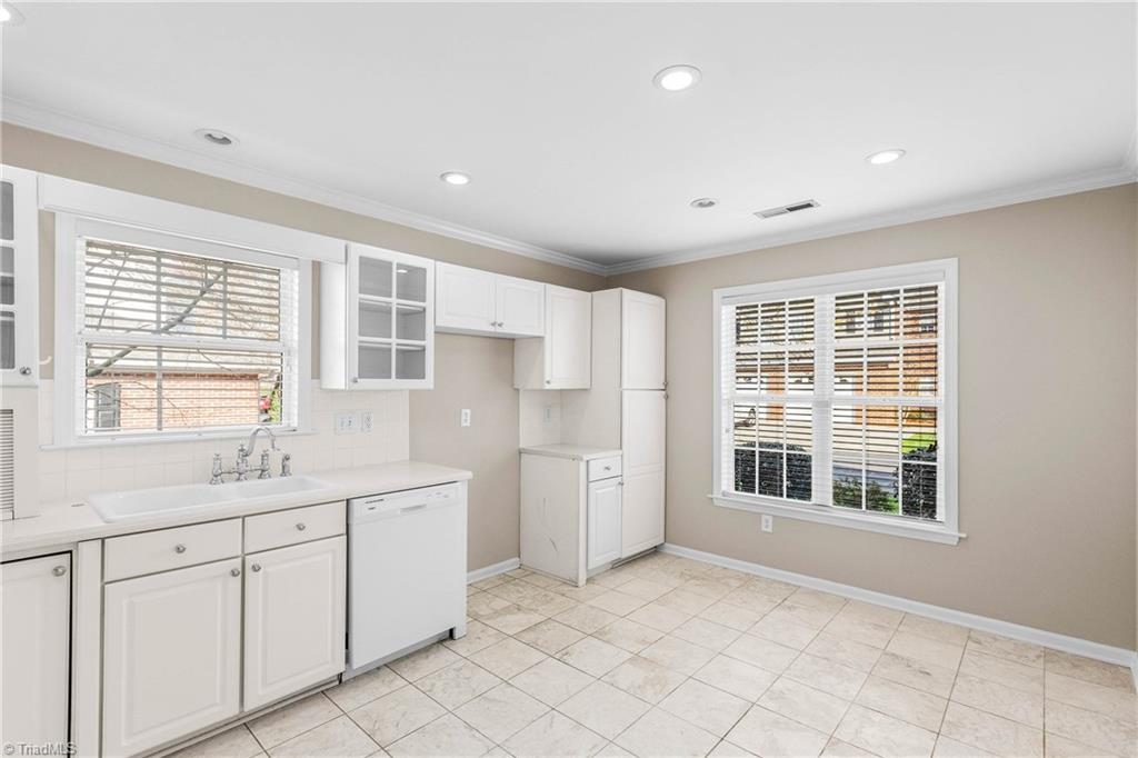 7508 Riverside Court Clemmons, NC 27012 - Photo 11 of 27 Kitchen