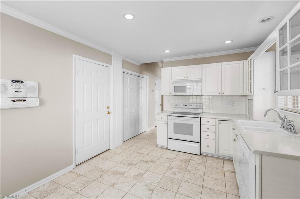 7508 Riverside Court Clemmons, NC 27012 - Photo 13 of 27 Kitchen