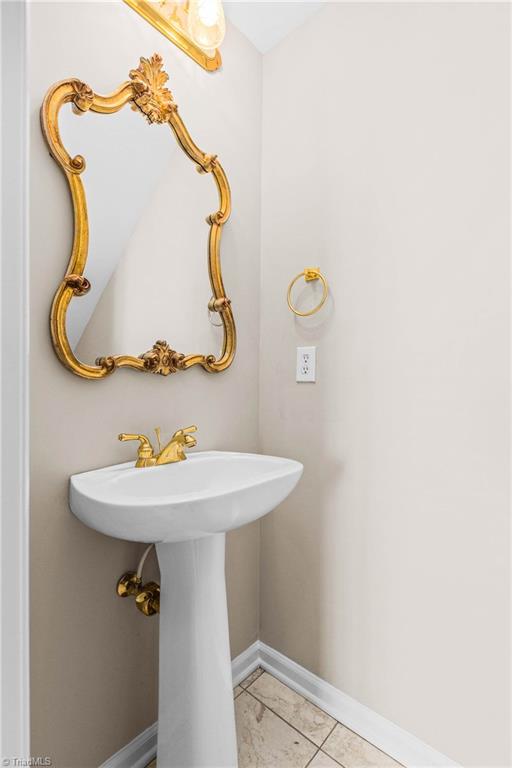 7508 Riverside Court Clemmons, NC 27012 - Photo 17 of 27 Half Bath