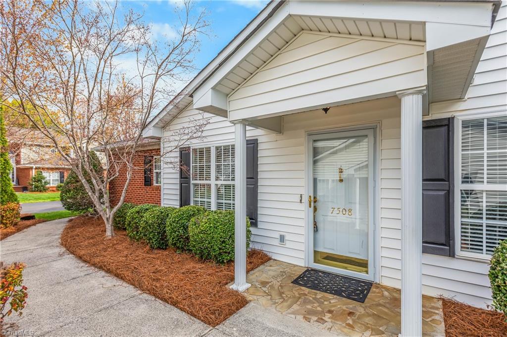 7508 Riverside Court Clemmons, NC 27012 - Photo 2 of 27 Fromt
