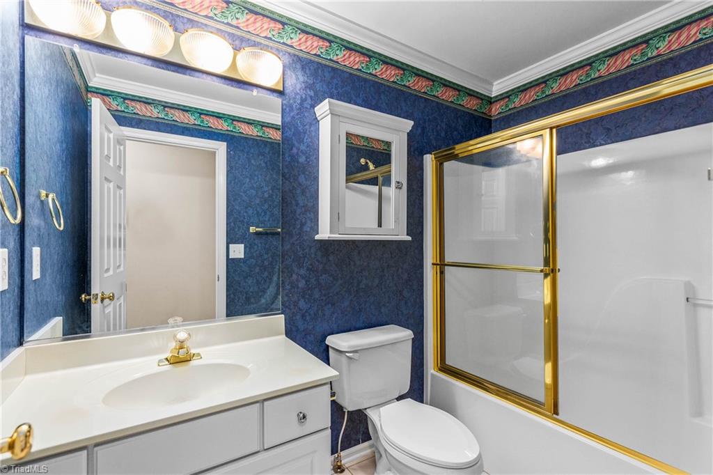 7508 Riverside Court Clemmons, NC 27012 - Photo 23 of 27 Guest Bath