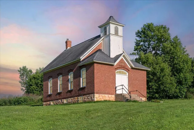 $275,000 | W1297 450th Avenue, Plum City, WI 54761