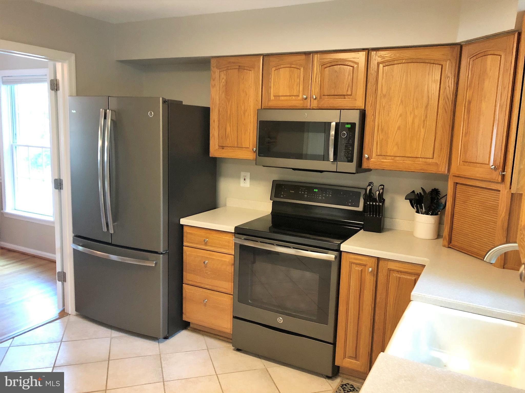 8256 Rippling Branch Road Laurel, MD 20723 - Photo 9 of 36 New Stainless Appliances