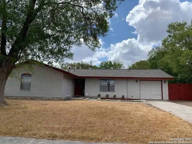 $1,600 | 150 Meadow Glen Drive, San Antonio, TX 78227