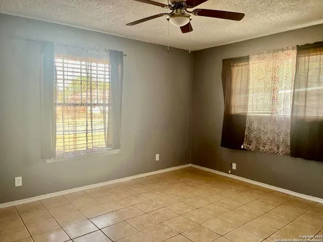 $1,600 | 150 Meadow Glen Drive, San Antonio, TX 78227