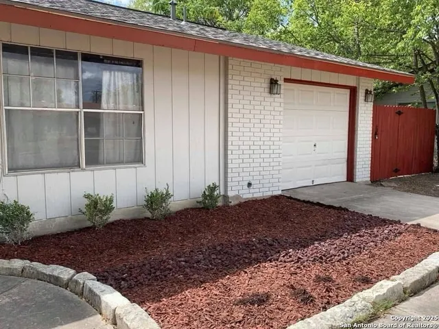 $1,600 | 150 Meadow Glen Drive, San Antonio, TX 78227