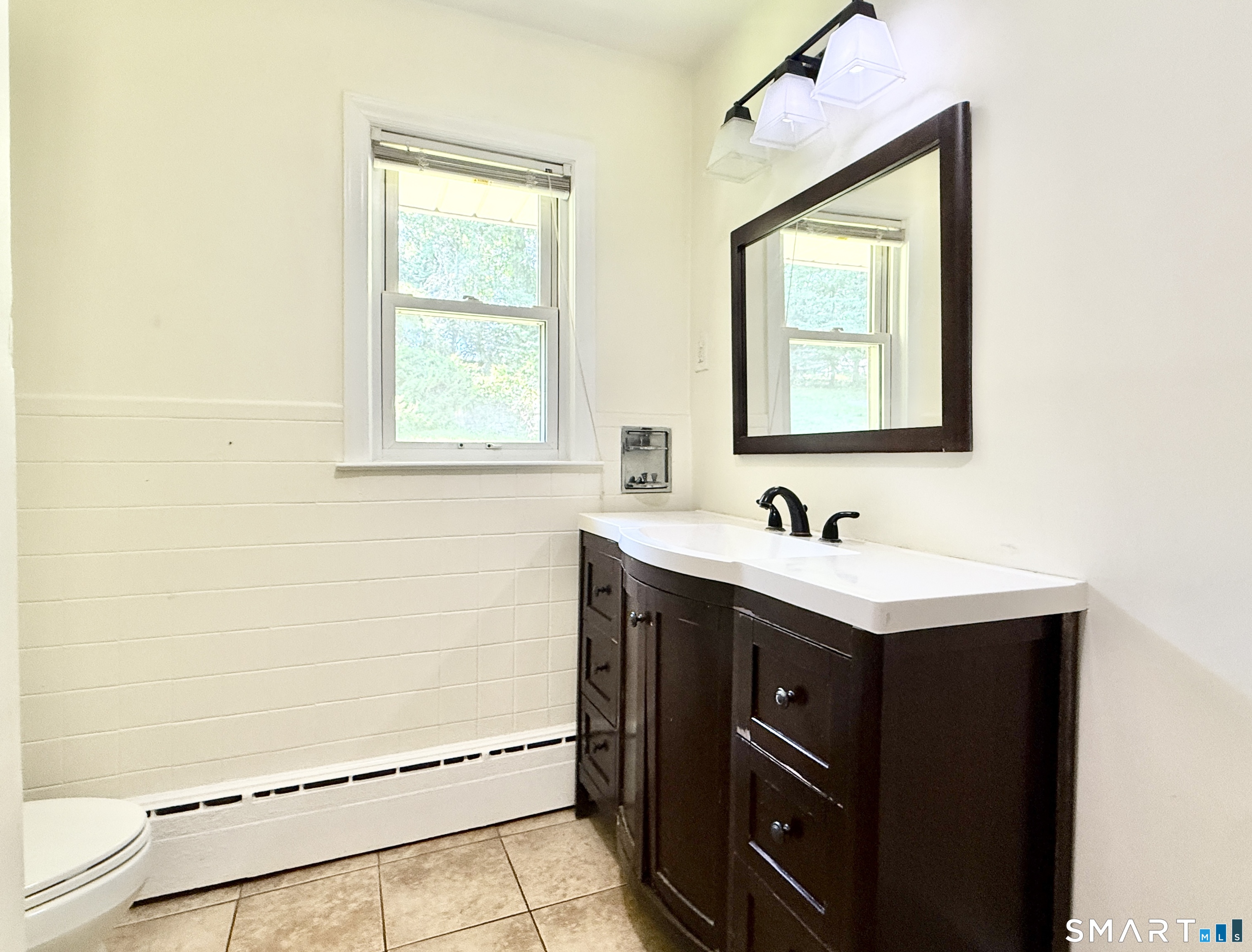 2326 Old Town Road Bridgeport, CT 06606 - Photo 19 of 33