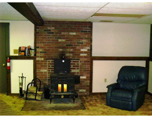 190 Center Depot Road Charlton, MA 01507 - Photo 13 of 18 a living room with furniture