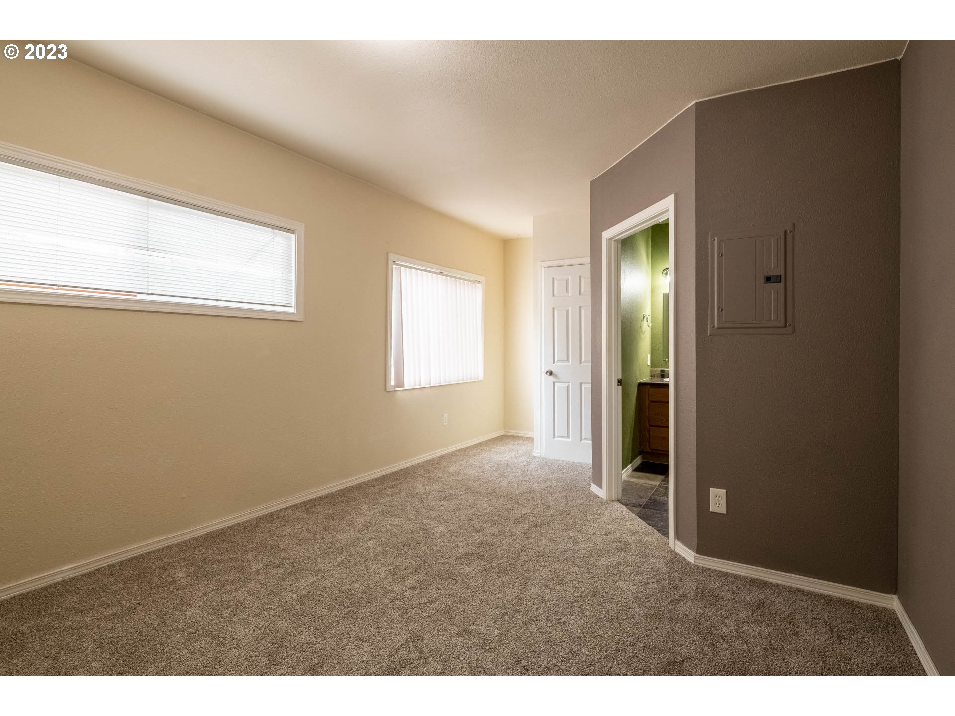 2102 Kelly Road, Unit 18 Vancouver, WA 98665 - Photo 9 of 17 a view of an empty room with closet and a window
