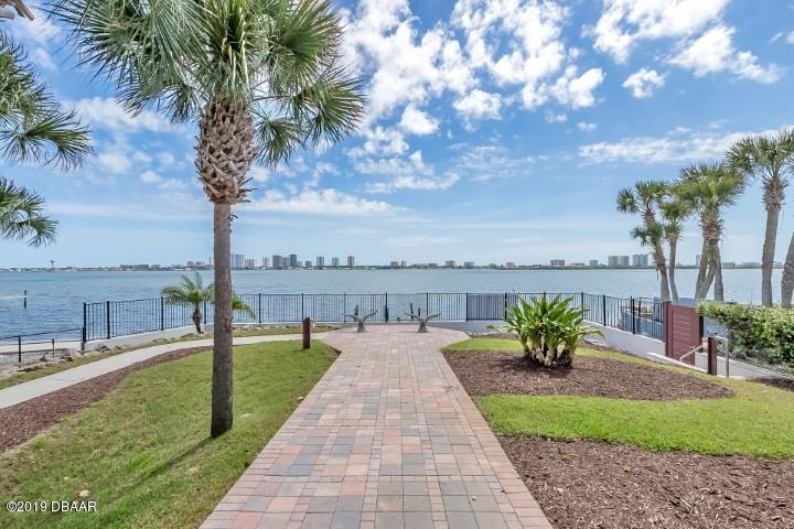 11 Sandusky Road South Daytona, FL 32119 - Photo 10 of 80 11-40