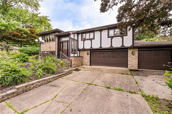 $290,000 | 4045 Blue Willow Street, Irwin, PA 15642