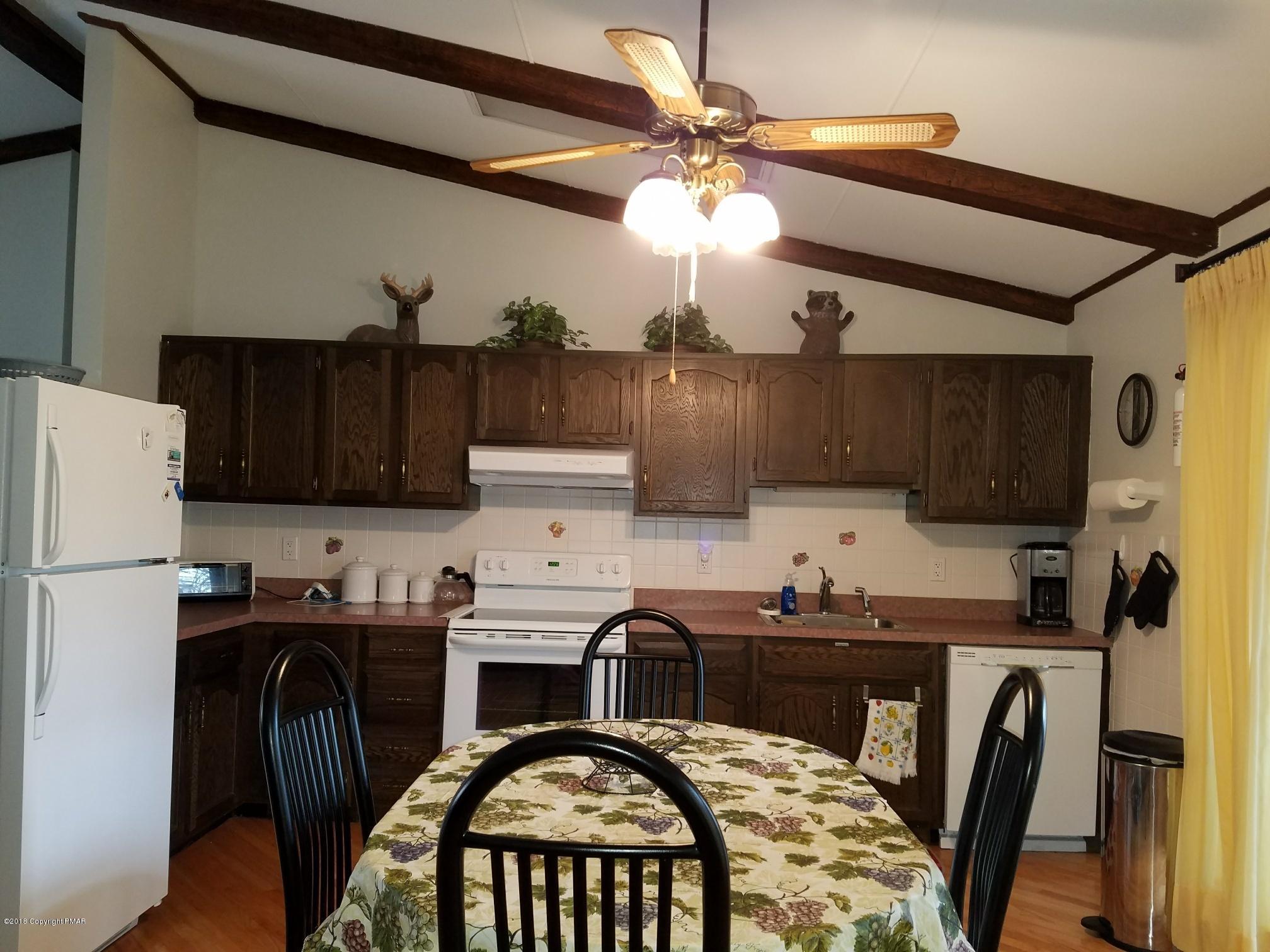 112 Teal Court Bushkill, PA 18324 - Photo 3 of 35 kitchen