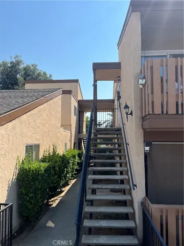 a view of entryway with a front door