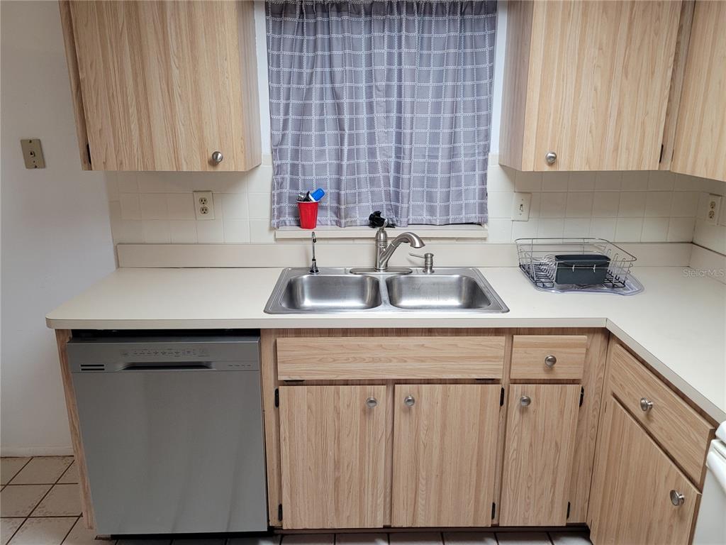 7809 Rusty Oak Drive New Port Richey, FL 34653 - Photo 8 of 24 Kitchen with a Newer Dishwasher