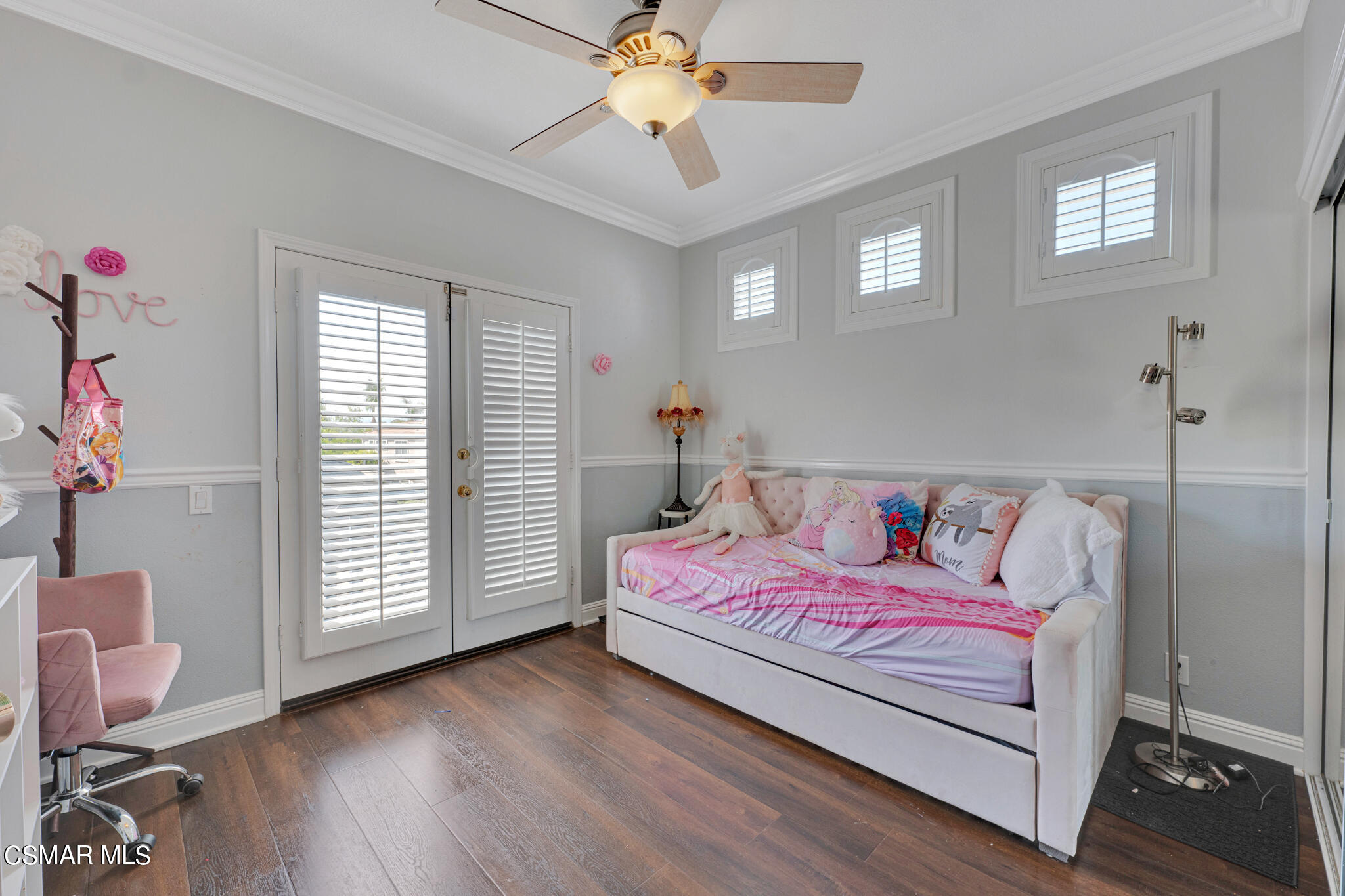 3930 Sunsetridge Road Moorpark, CA 93021 - Photo 29 of 42 a bedroom with a bed and a chandelier