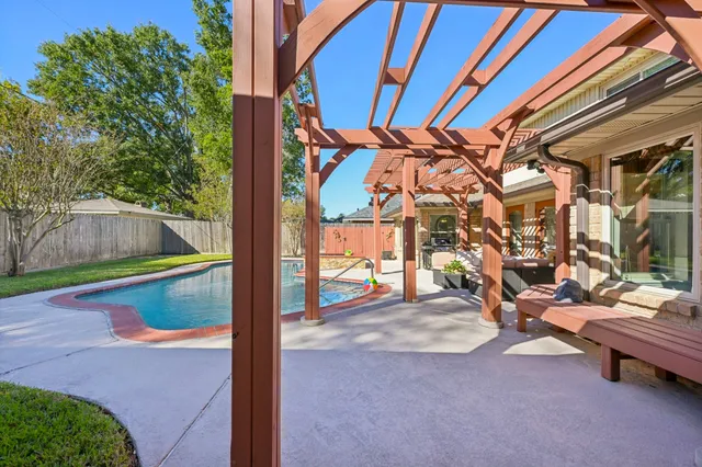 $679,000 | 12527 Honeywood Trail, Houston, TX 77077