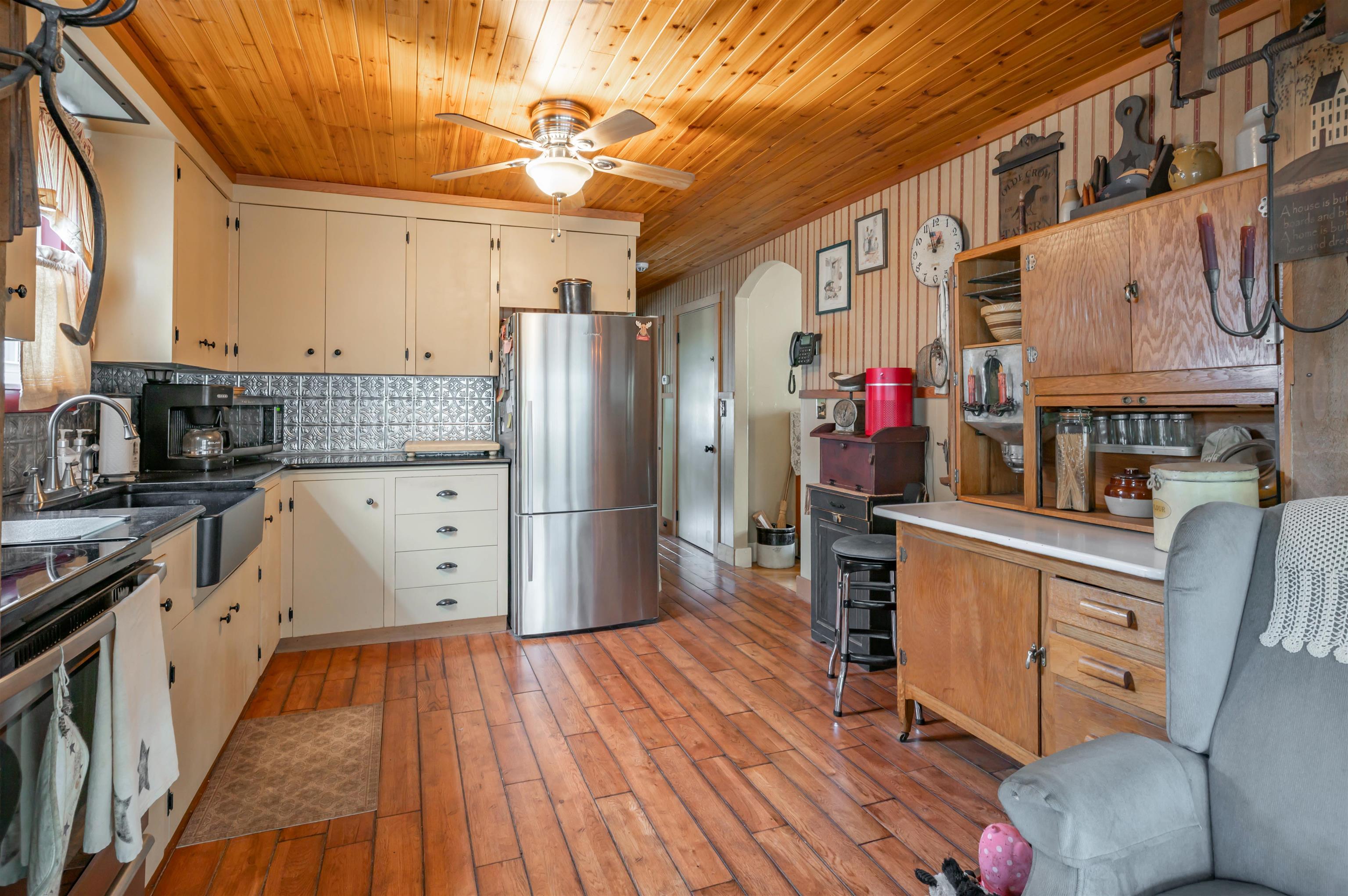 131 Calef Road Manchester, NH 03103 - Photo 12 of 42