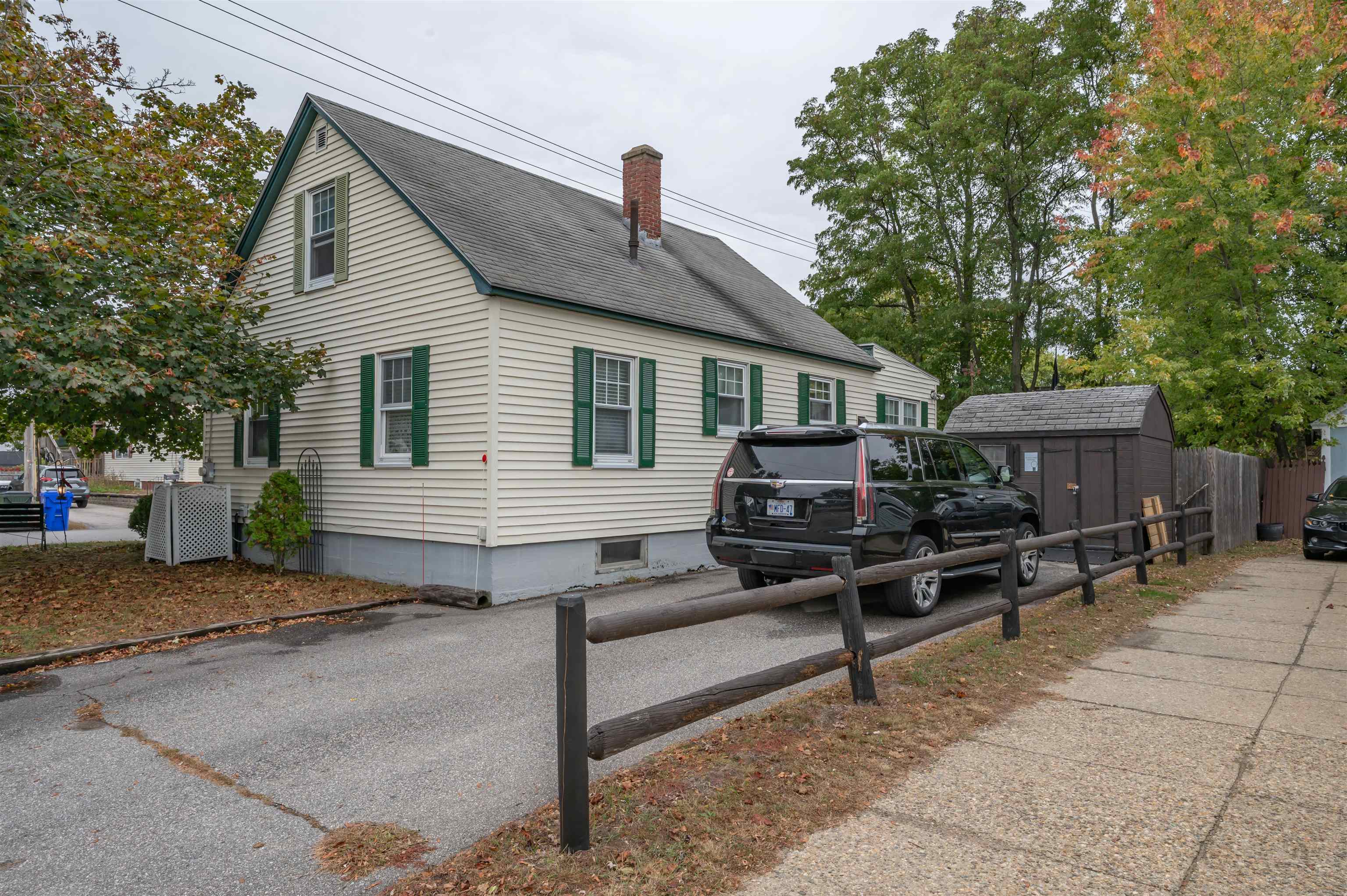 131 Calef Road Manchester, NH 03103 - Photo 3 of 42