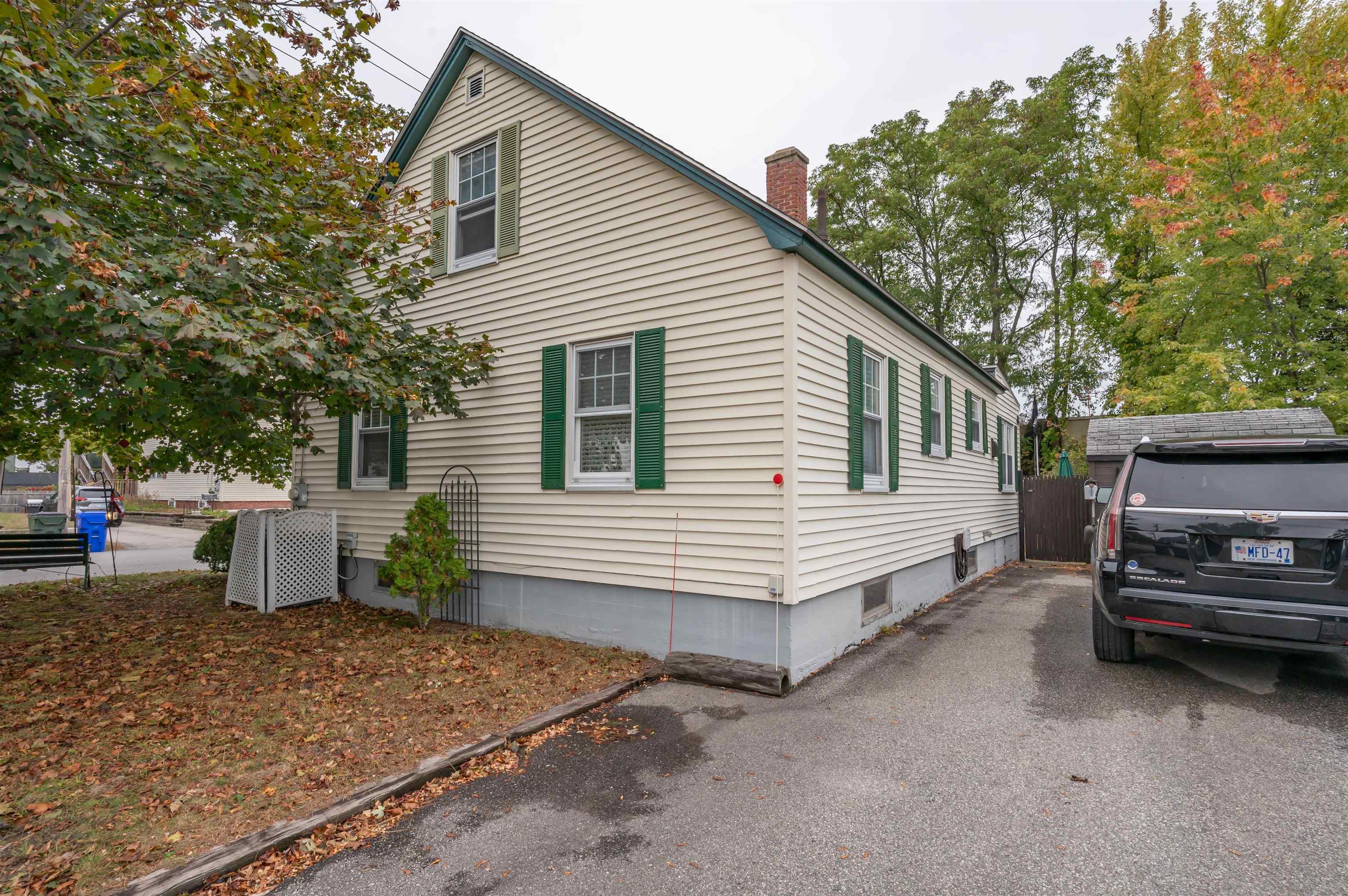 131 Calef Road Manchester, NH 03103 - Photo 4 of 42