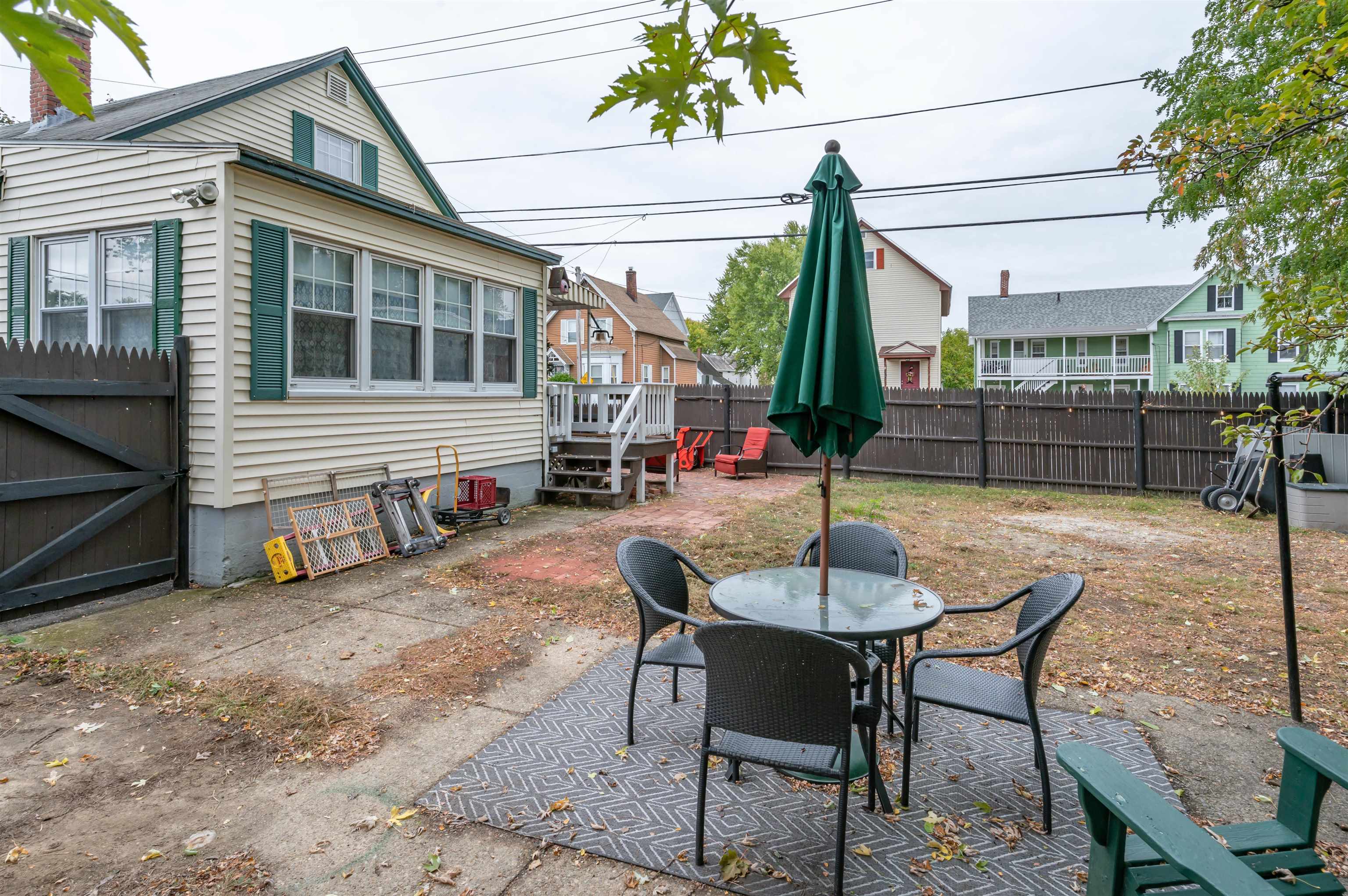 131 Calef Road Manchester, NH 03103 - Photo 7 of 42