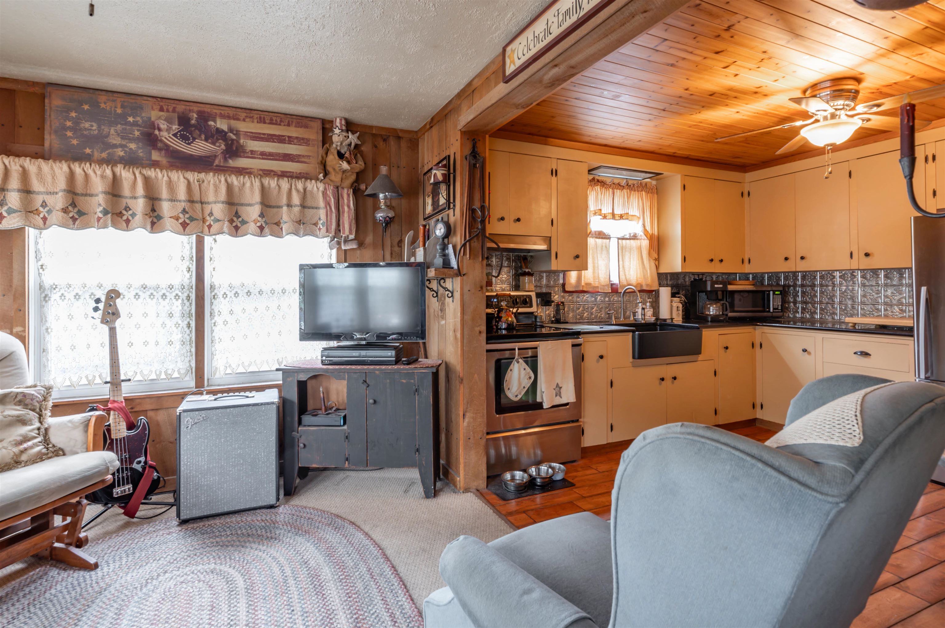 131 Calef Road Manchester, NH 03103 - Photo 10 of 42