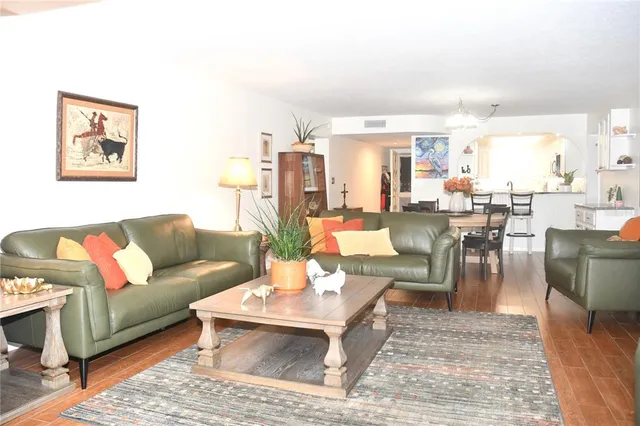 $407,740 | 601 North Mc Donald Street, Unit 206, Mount Dora, FL 32757