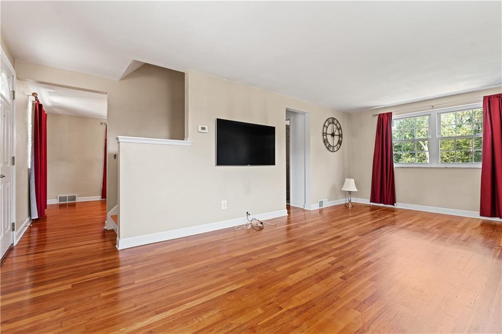 701 Pettigrew Road Irwin, PA 15642 - Photo 4 of 16 Gallery Image 4