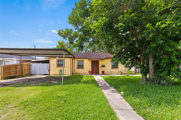 $150,000 | 211 Crescent Drive, Pasadena, TX 77506