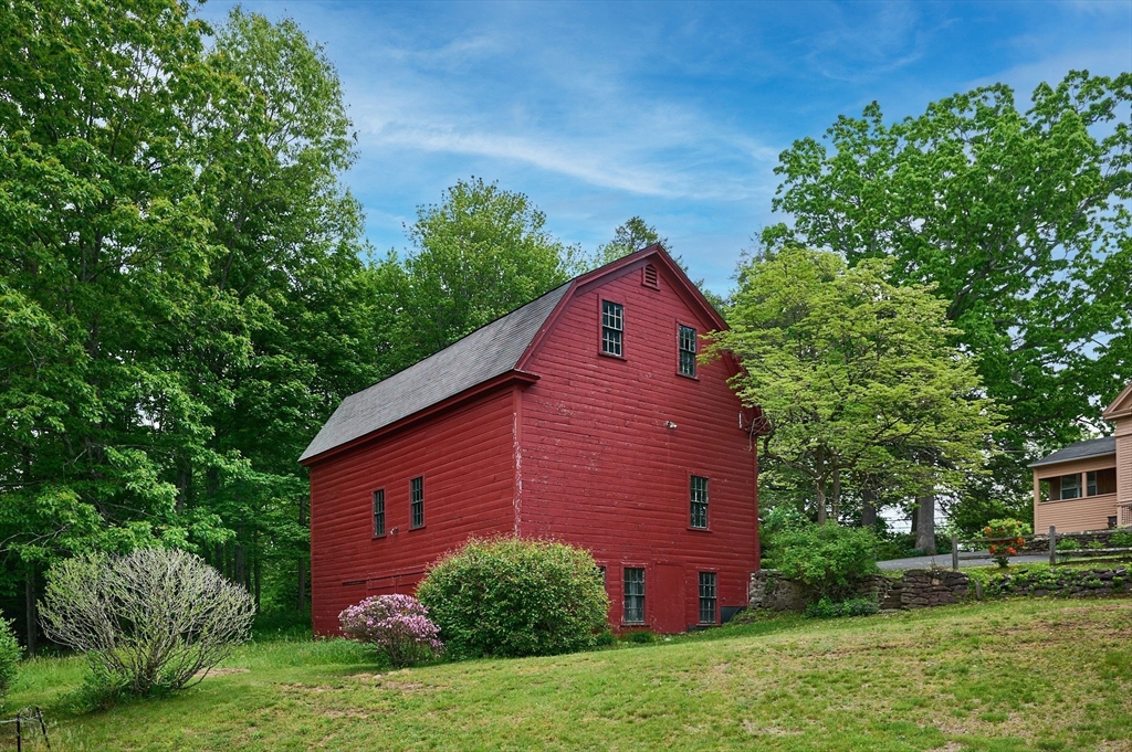 198 Leyden Road Greenfield, MA 01301 - Photo 5 of 39