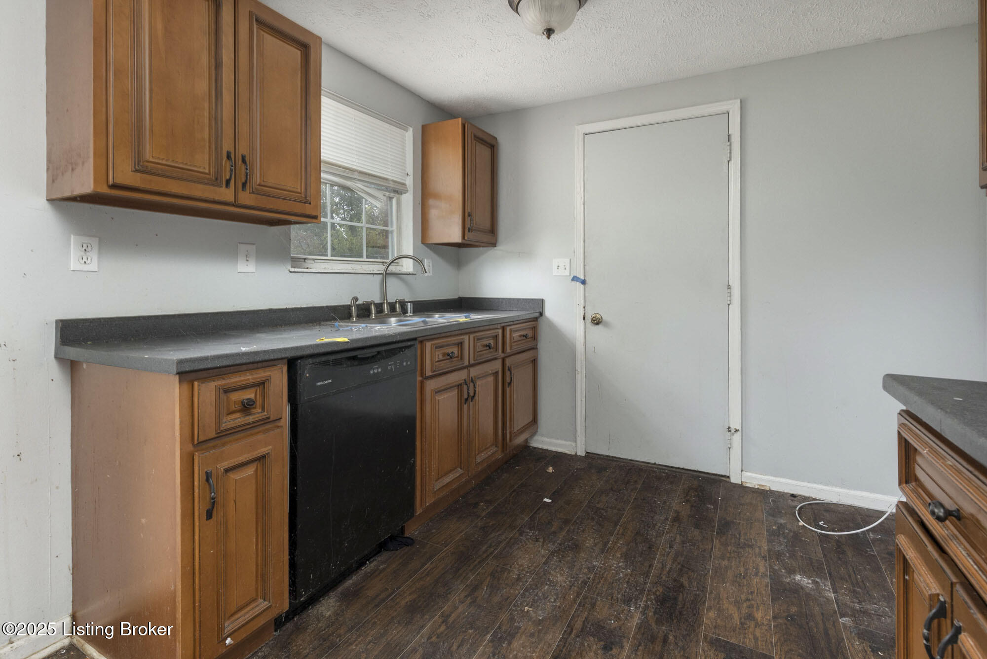 6400 Overton Road Louisville, KY 40228 - Photo 8 of 27 Overton008