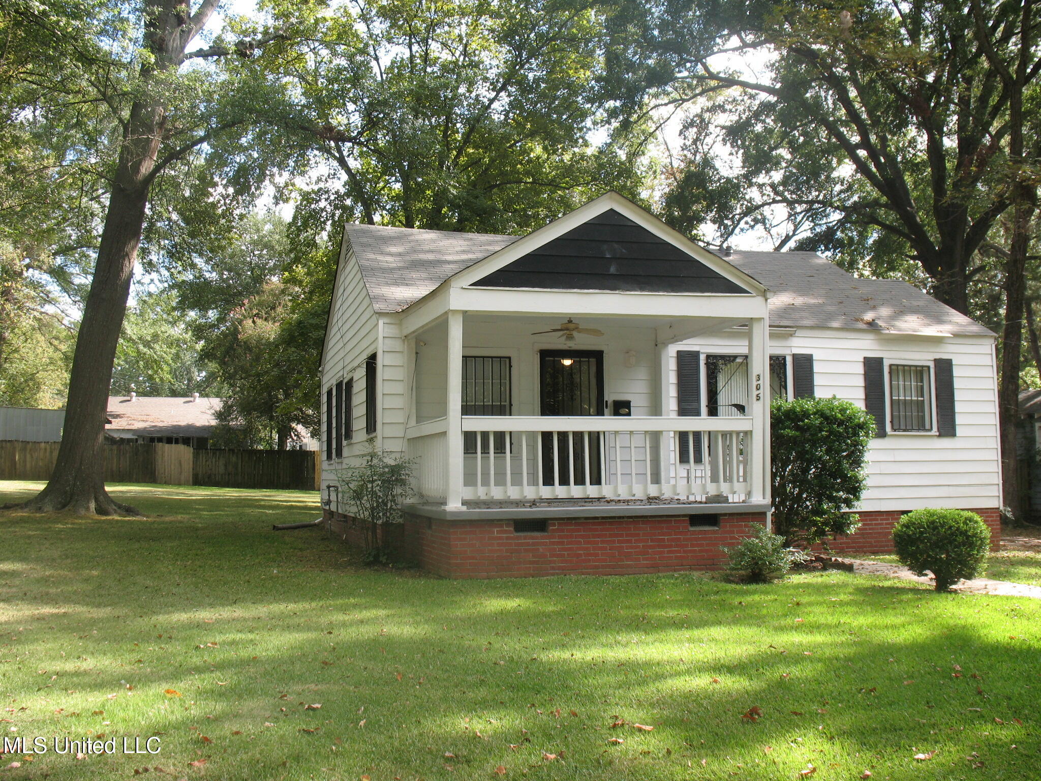 305 Conti Street Jackson, MS 39206 - Photo 2 of 16 28515299-13DB-4F20-95D2-759B448F00E8