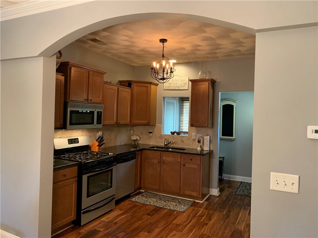 1036 West Shore Road Warwick, RI 02889 - Photo 12 of 31