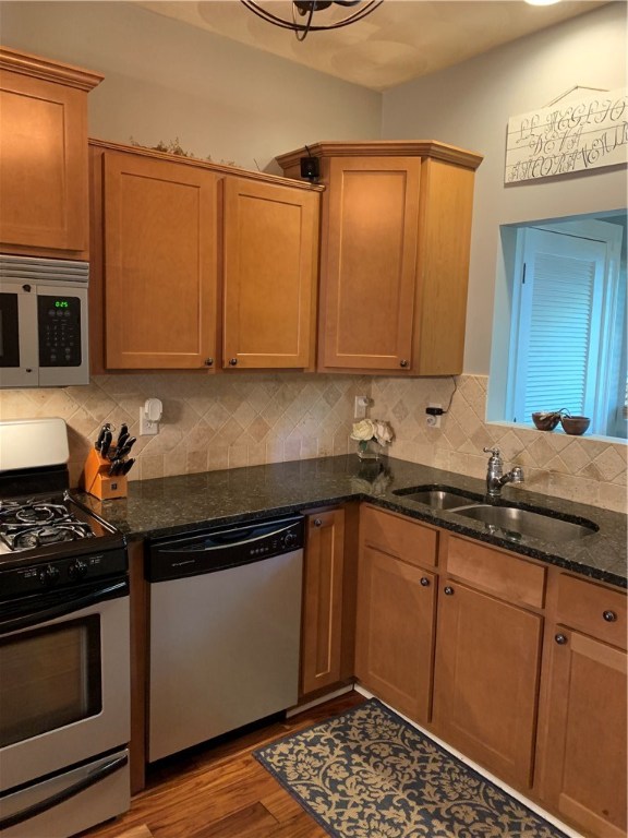 1036 West Shore Road Warwick, RI 02889 - Photo 9 of 31
