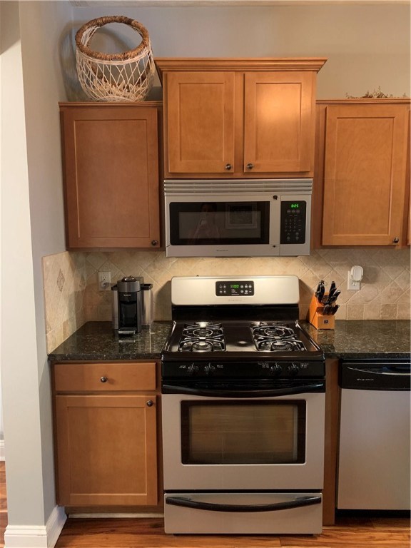 1036 West Shore Road Warwick, RI 02889 - Photo 10 of 31