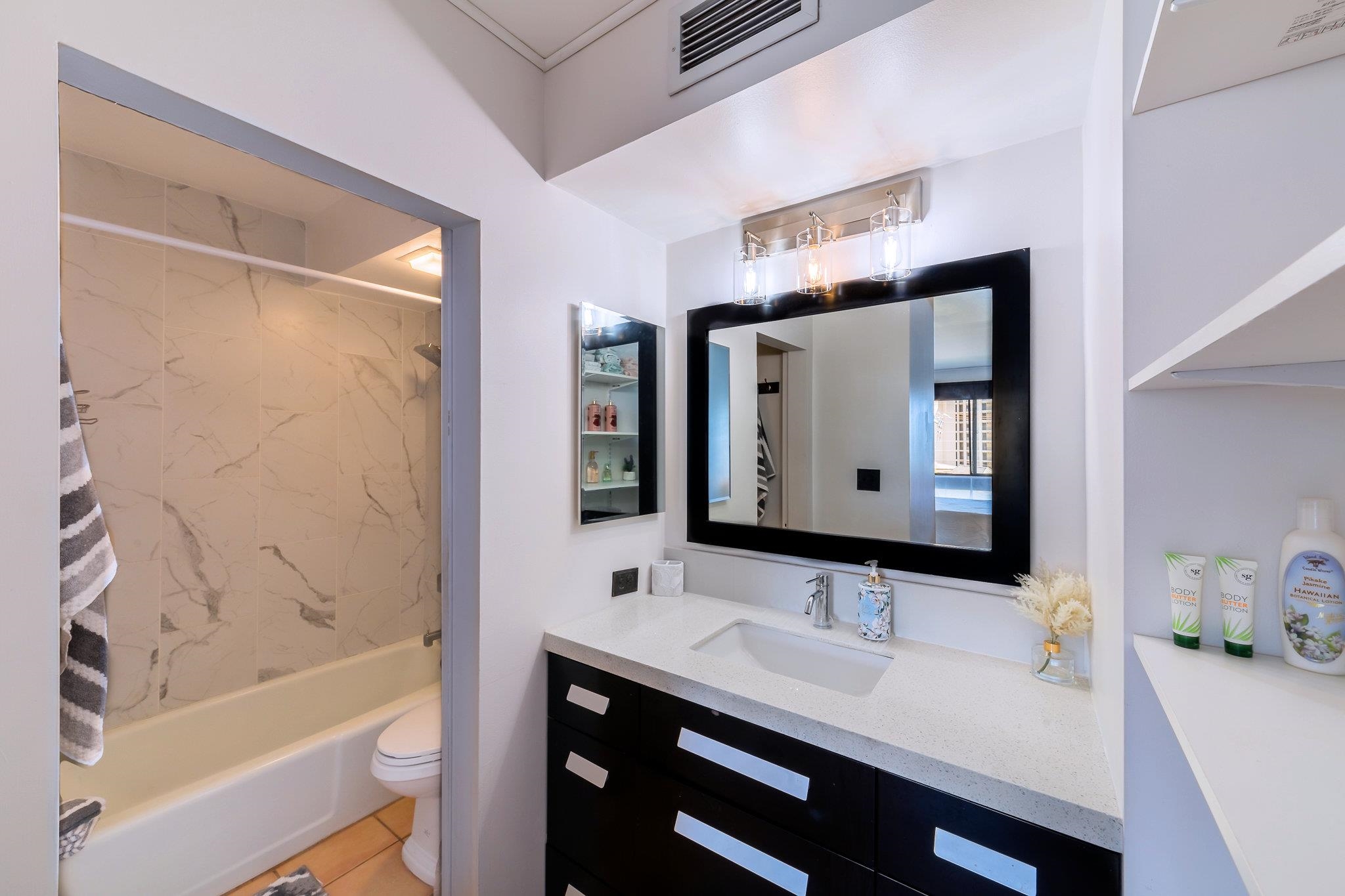 4310 Lower Honoapiilani Road, Unit 302 Lahaina, HI 96761 - Photo 25 of 50 a bathroom with a bathtub shower sink and a mirror