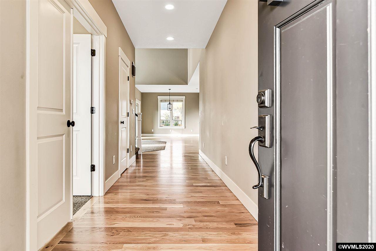 283 Southwest View Street Dallas, OR 97338 - Photo 3 of 42 Gallery Image 3