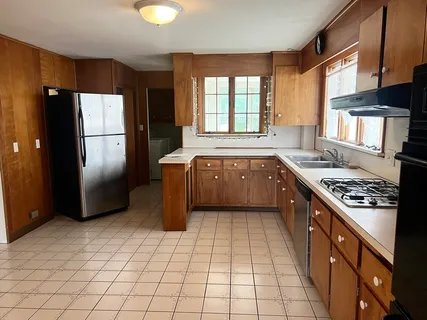 $2,800 | 373 Winthrop Street, Unit 2, Winthrop, MA 02152