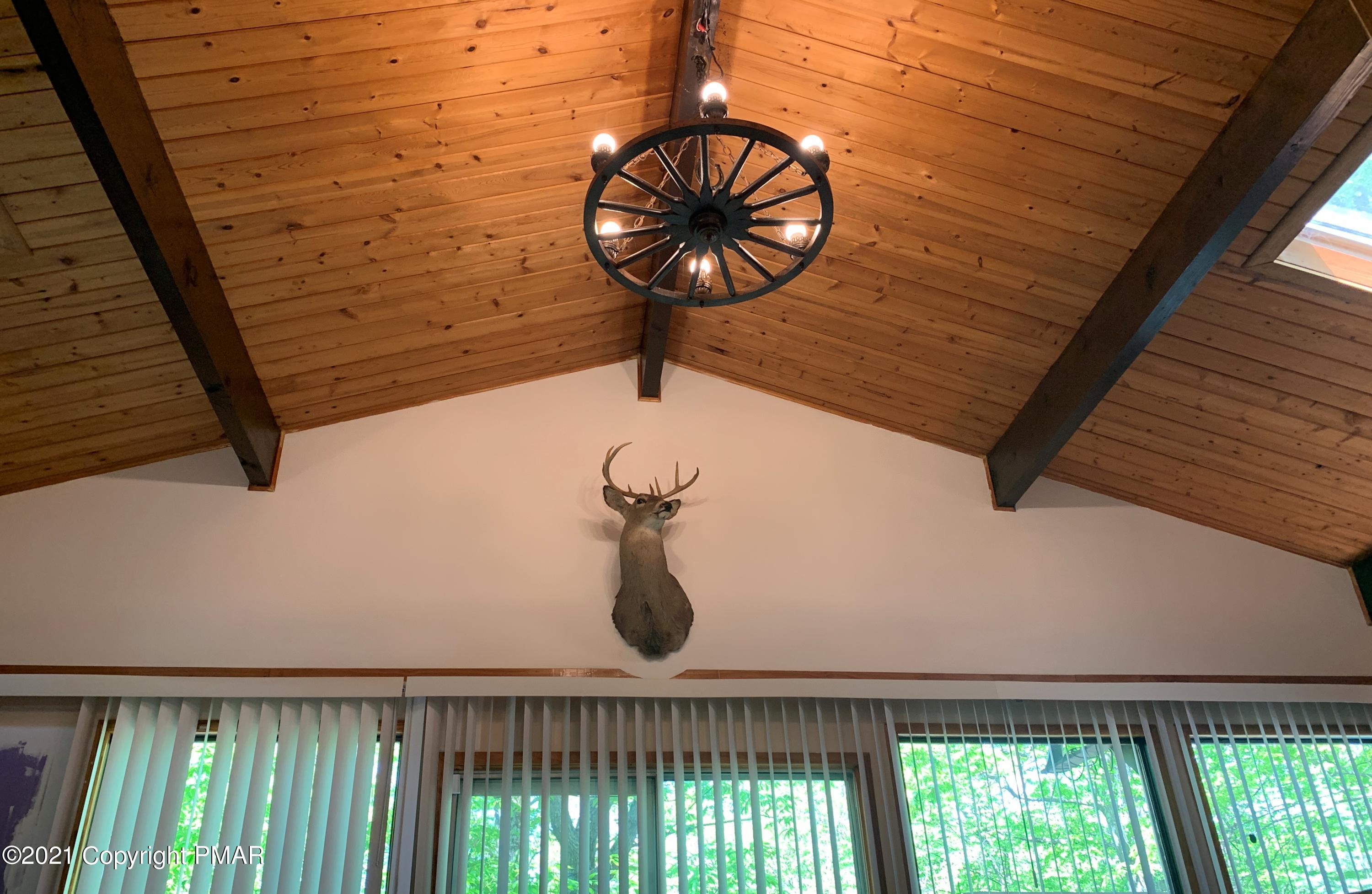 248 Woodcock Road Bushkill, PA 18324 - Photo 16 of 33 living room ceiling