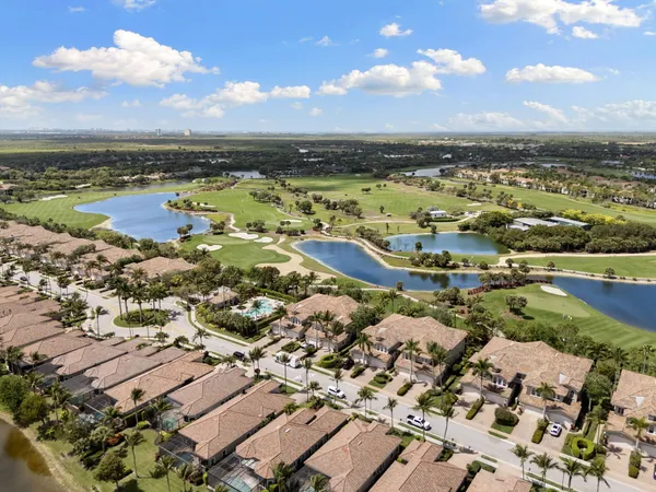 $669,000 | 9031 Cherry Oaks Trail, Unit 101, Naples, FL 34114