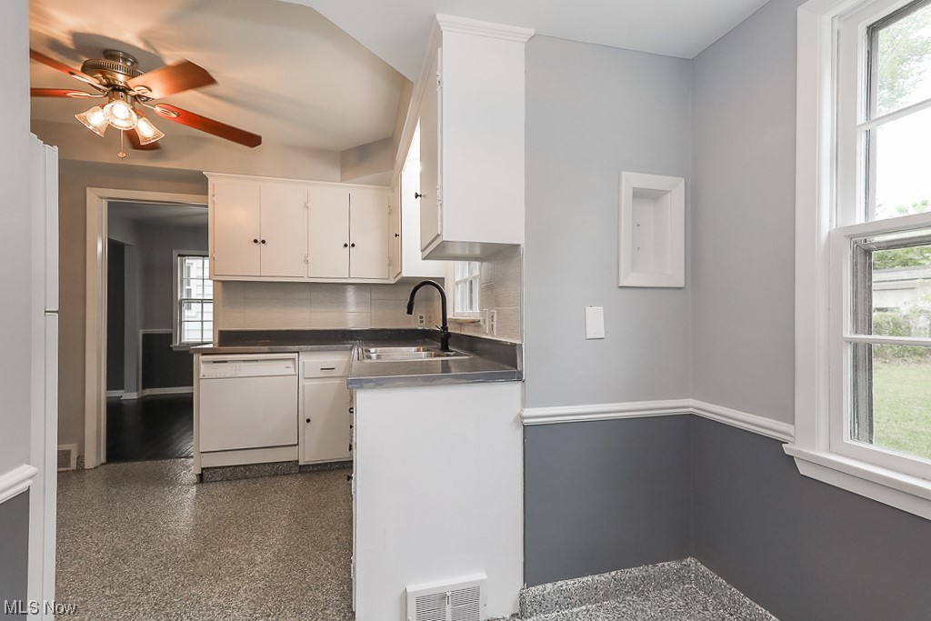 3003 Ripley Road Cleveland, OH 44120 - Photo 18 of 30