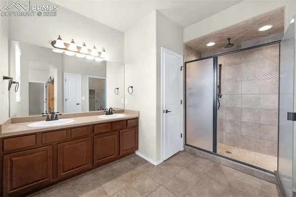 a bathroom with a white bath tub