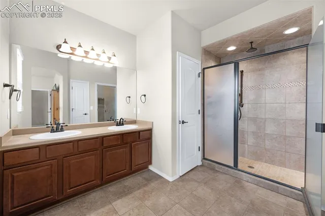 a bathroom with a white bath tub