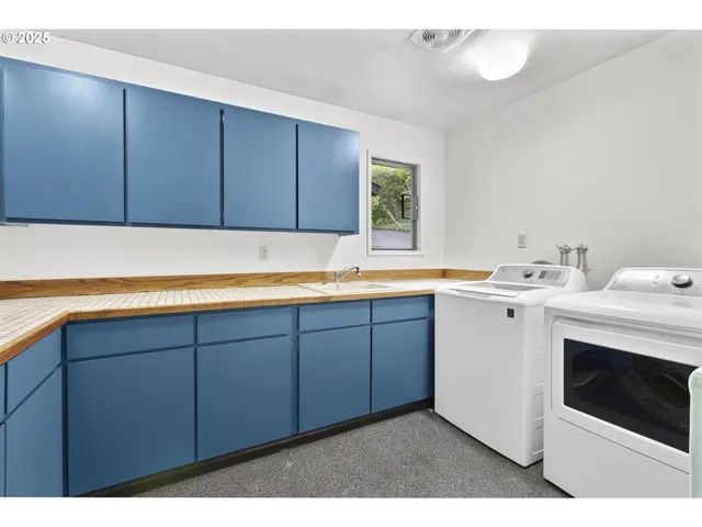 $1,495,000 | 1993 Fircrest Drive, Eugene, OR 97403